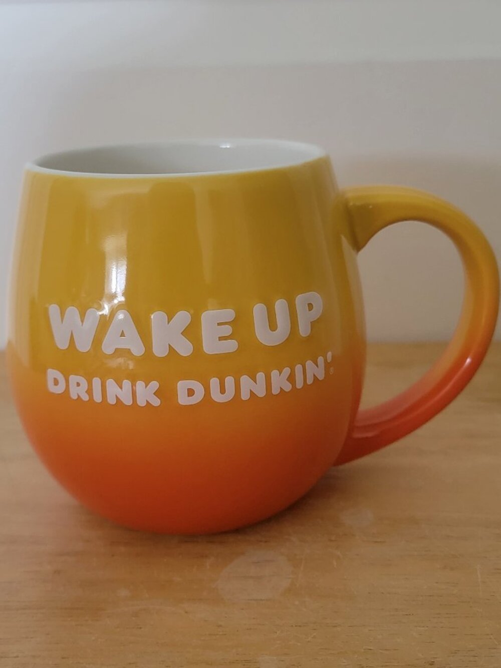 2019 Dunkin' Donuts Coffee Mug. "Wake Up Drink Dunkin' Be Awesome" 20 oz, Ombre